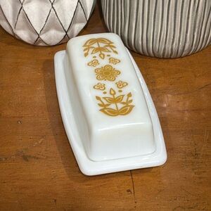 Vintage Pyrex Butterfly Gold Butter Dish EUC